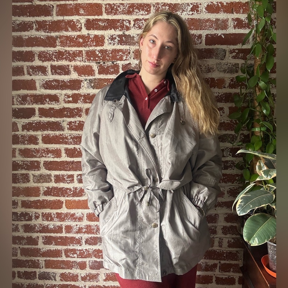 Vintage 90s Neutral Windbreaker Jacket w/tie waist & buttons